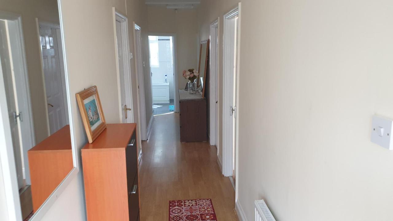 런던 Guess Bungalow Wembley 아파트 외부 사진