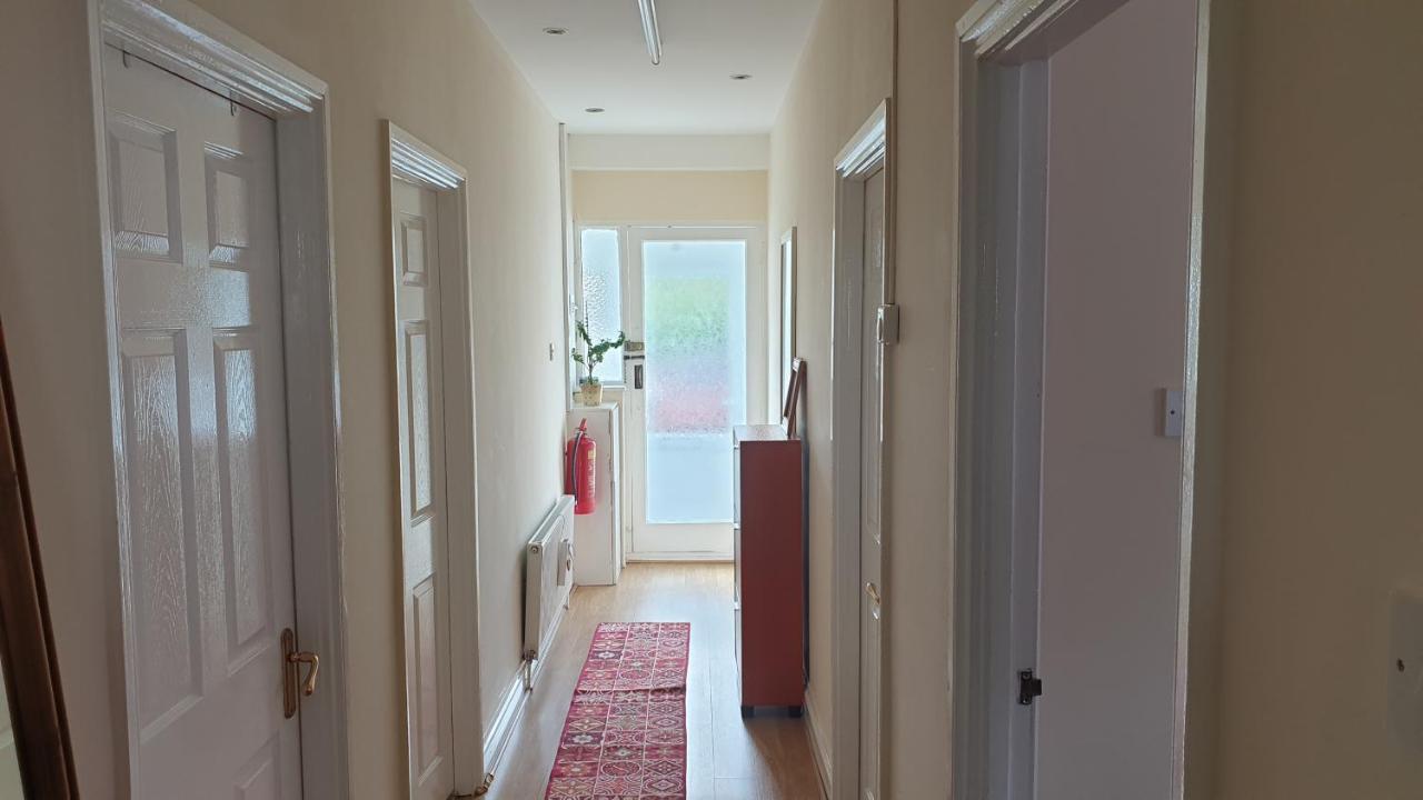 런던 Guess Bungalow Wembley 아파트 외부 사진