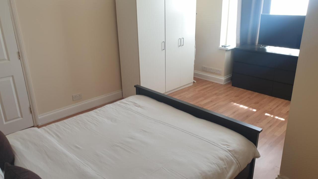 런던 Guess Bungalow Wembley 아파트 외부 사진