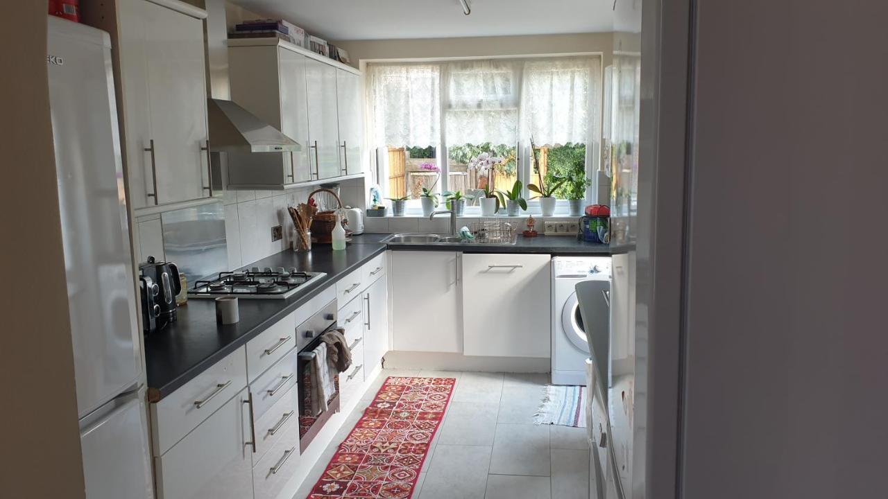 런던 Guess Bungalow Wembley 아파트 외부 사진
