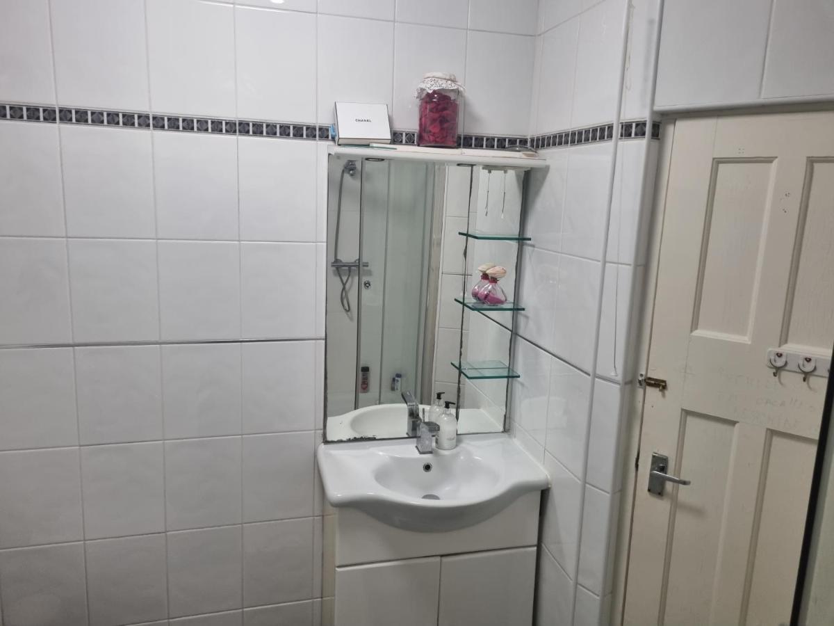 런던 Guess Bungalow Wembley 아파트 외부 사진