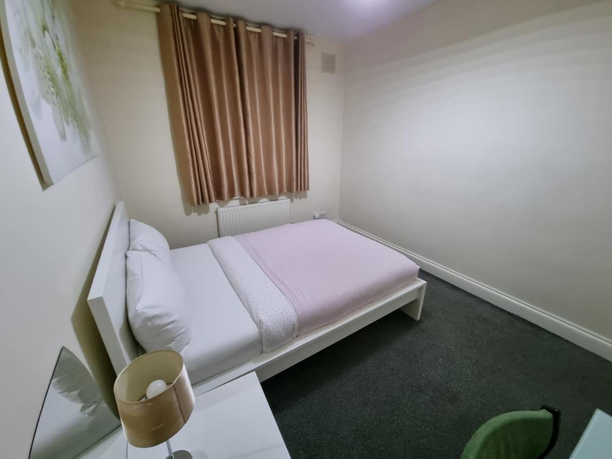 런던 Guess Bungalow Wembley 아파트 외부 사진