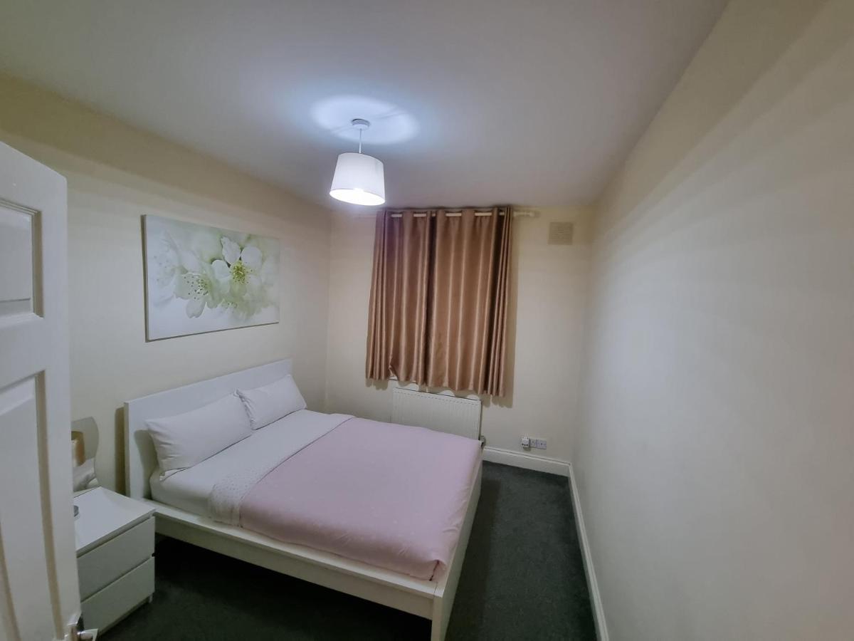 런던 Guess Bungalow Wembley 아파트 외부 사진
