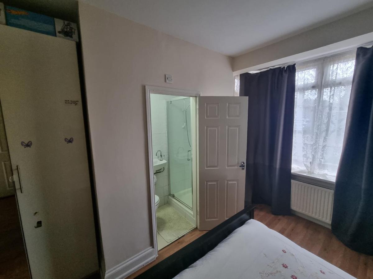 런던 Guess Bungalow Wembley 아파트 외부 사진